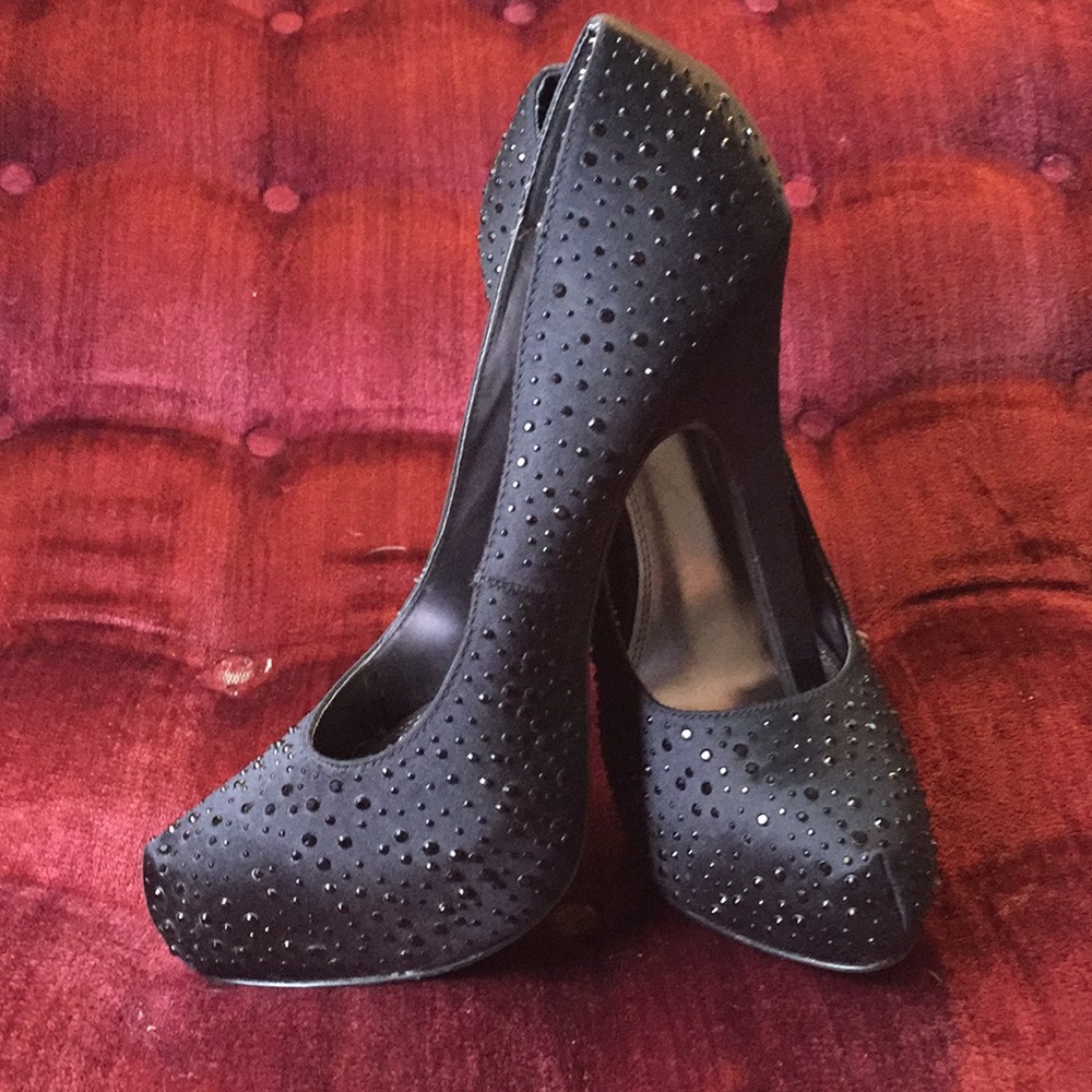 Bakers Black Pumps - Picture 2 of 5